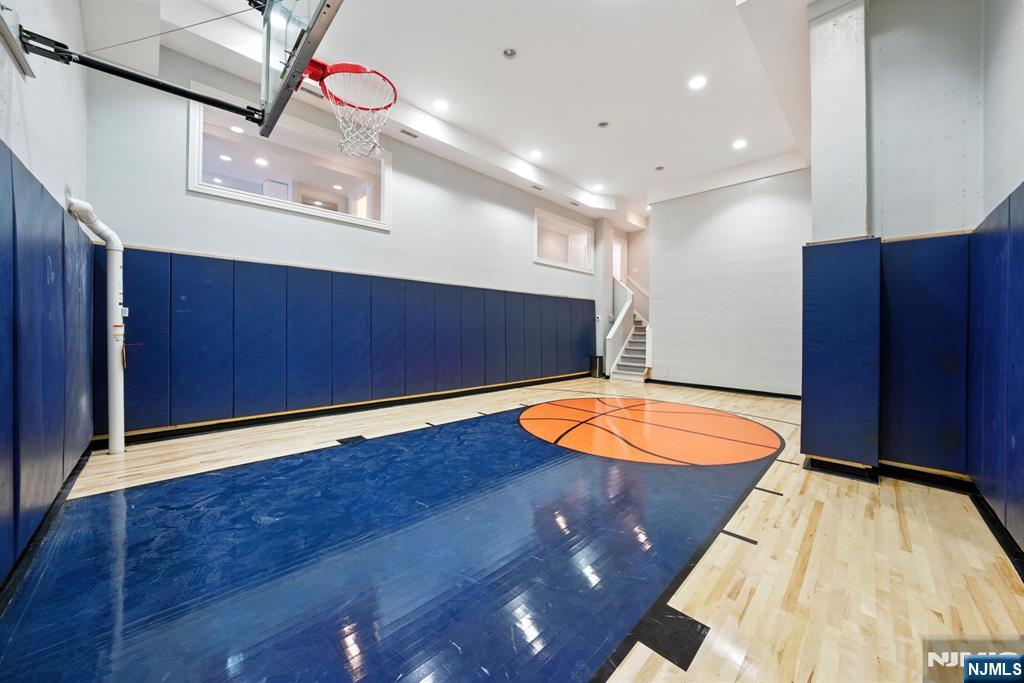Tenafly, New Jersey, 07670, United States, 7 Bedrooms Bedrooms, ,9 BathroomsBathrooms,Residential,Active,1919077
