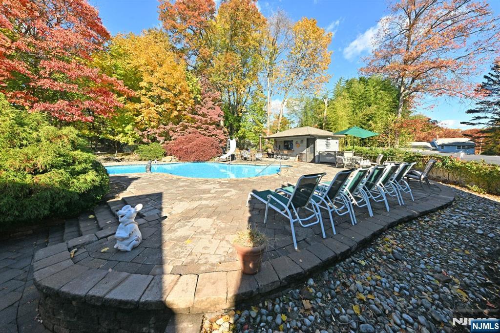 Paramus, New Jersey, 07652, United States, 4 Bedrooms Bedrooms, ,6 BathroomsBathrooms,Residential,Active,1990037