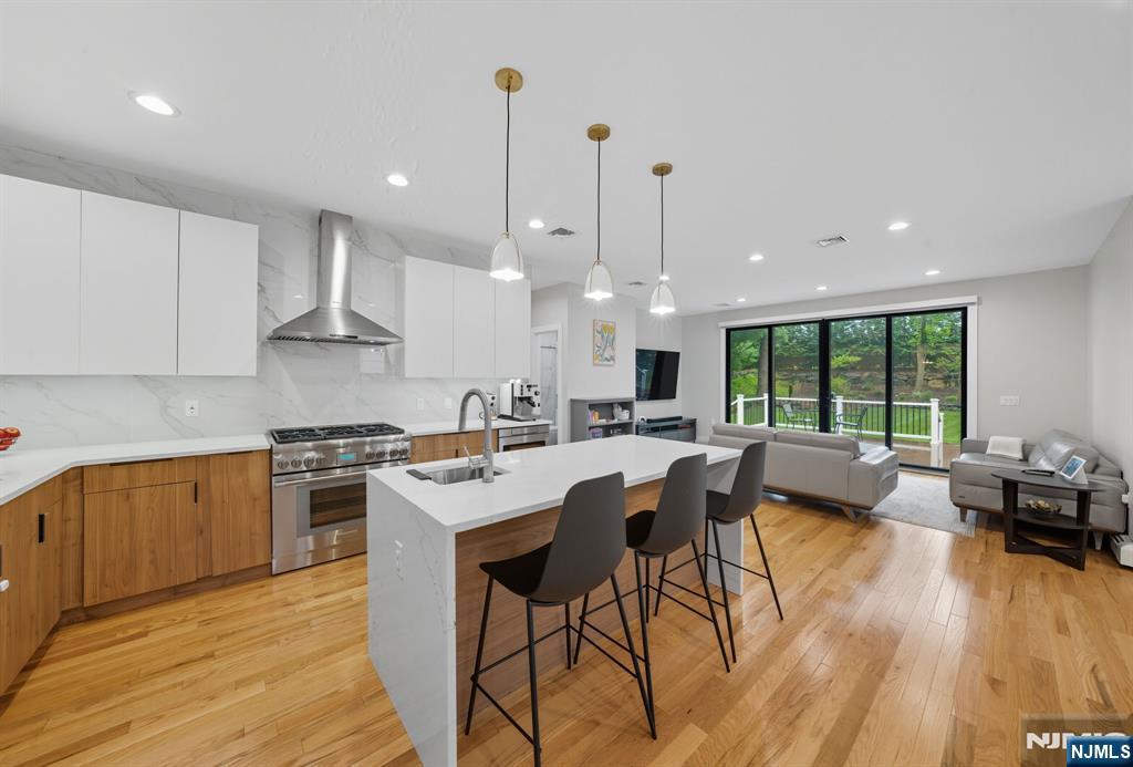 Tenafly, New Jersey, 07670, United States, 5 Bedrooms Bedrooms, ,4 BathroomsBathrooms,Residential,Active,1943831