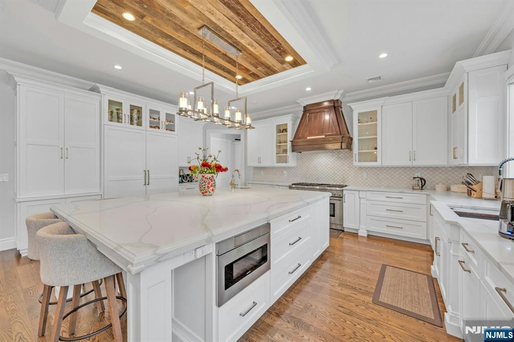 Upper Saddle River, New Jersey, 07458, United States, 5 Bedrooms Bedrooms, ,7 BathroomsBathrooms,Residential,Active,1945224