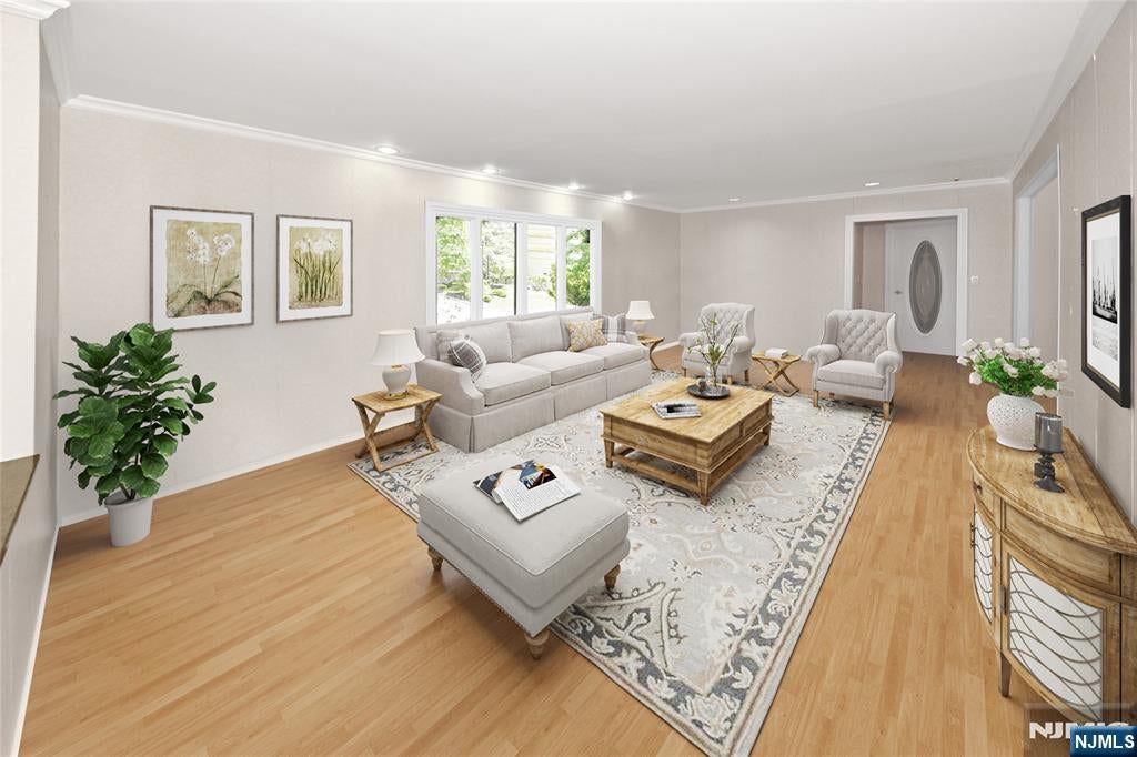 Englewood Cliffs, New Jersey, 07632, United States, 5 Bedrooms Bedrooms, ,4 BathroomsBathrooms,Residential,Active,1929465