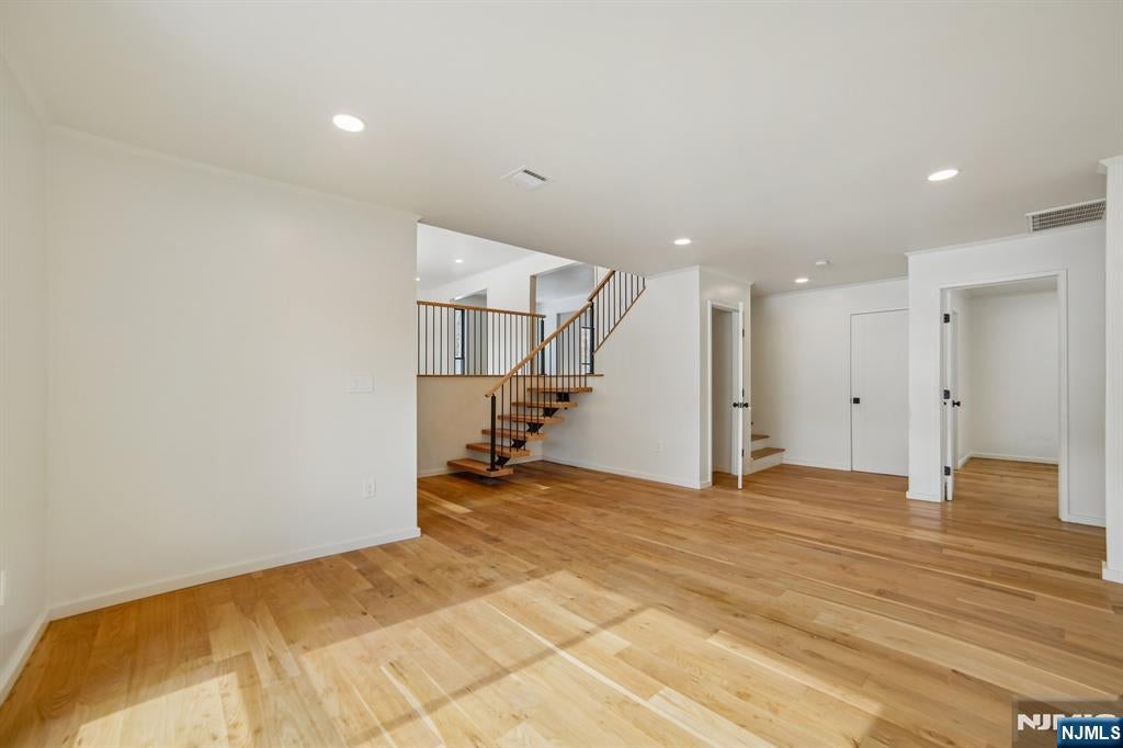 Par-Troy Hills Twp., New Jersey, 07054, United States, 4 Bedrooms Bedrooms, ,4 BathroomsBathrooms,Residential,Active,2021621