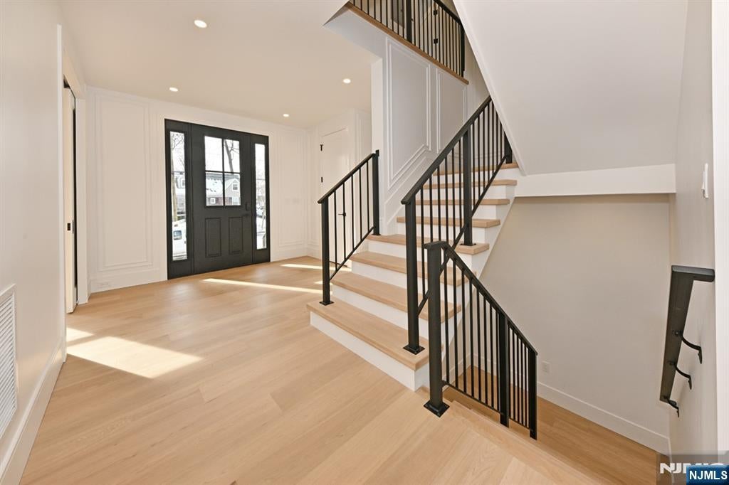 River Edge, New Jersey, 07661, United States, 5 Bedrooms Bedrooms, ,6 BathroomsBathrooms,Residential,Active,2014946