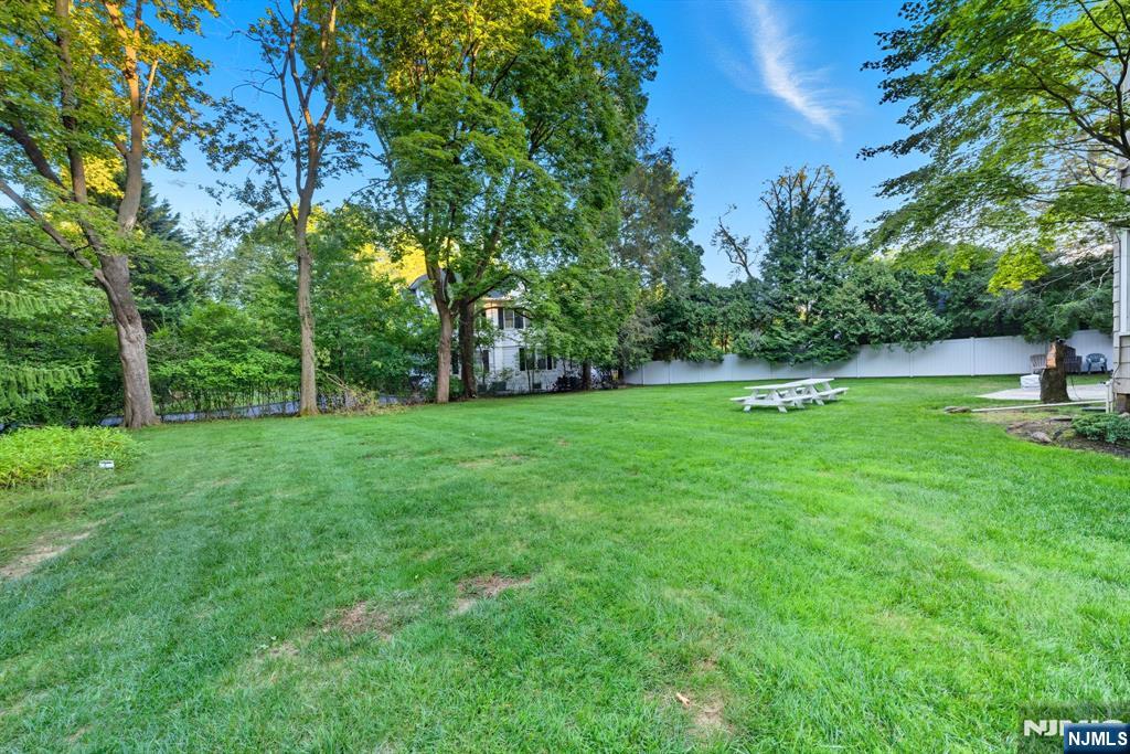 Tenafly, New Jersey, 07670, United States, 6 Bedrooms Bedrooms, ,4 BathroomsBathrooms,Residential,Active,1945075