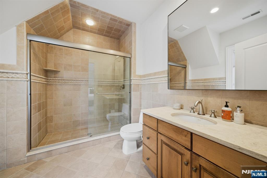 Cresskill, New Jersey, 07626, United States, 6 Bedrooms Bedrooms, ,8 BathroomsBathrooms,Residential,Active,2012941