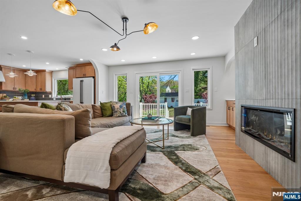 Millburn, New Jersey, 07078, United States, 5 Bedrooms Bedrooms, ,4 BathroomsBathrooms,Residential,Active,2044164