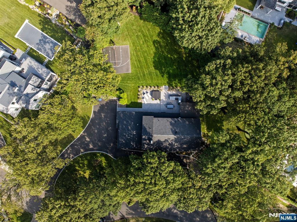 Tenafly, New Jersey, 07670, United States, 5 Bedrooms Bedrooms, ,7 BathroomsBathrooms,Residential,Active,1963399