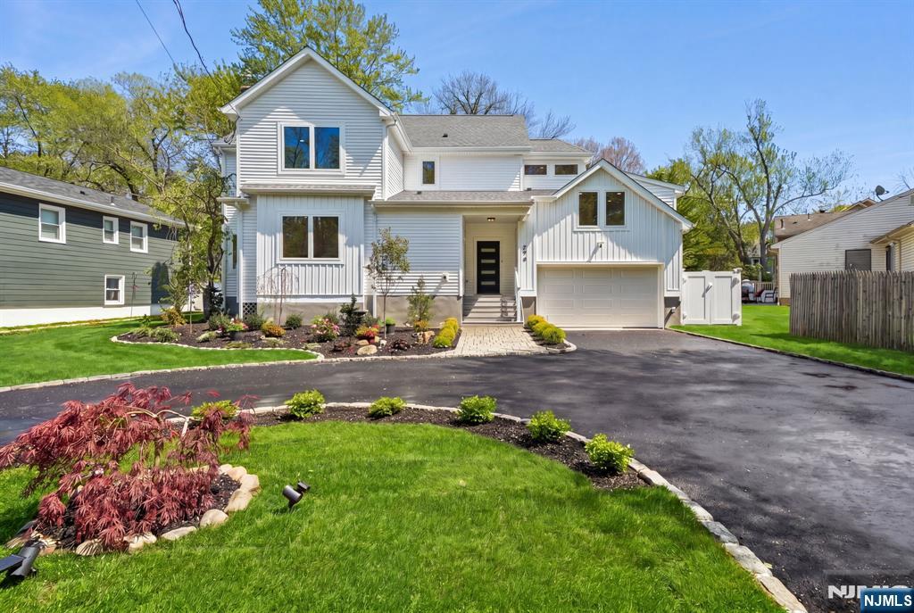 Millburn, New Jersey, 07078, United States, 5 Bedrooms Bedrooms, ,4 BathroomsBathrooms,Residential,Active,2044164