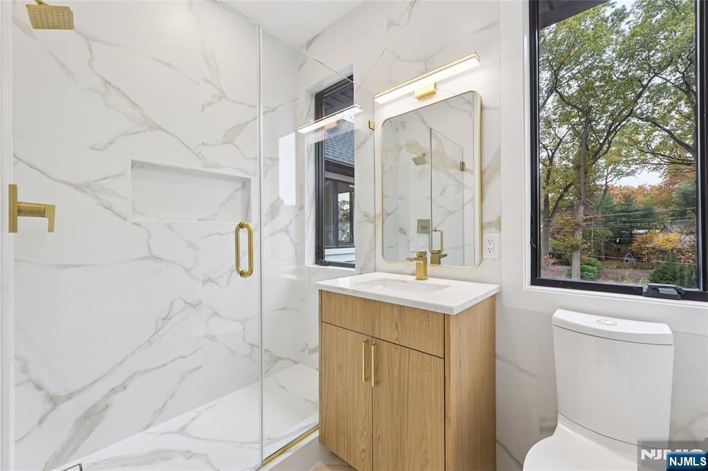 Tenafly, New Jersey, 07670, United States, 6 Bedrooms Bedrooms, ,7 BathroomsBathrooms,Residential,Active,1952304