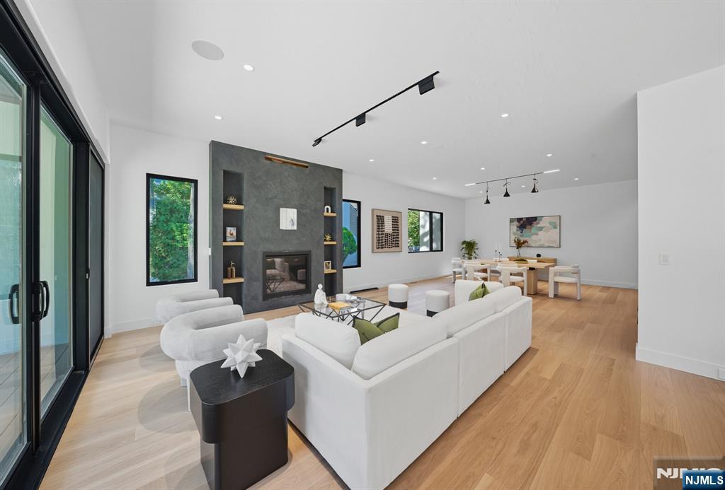 Tenafly, New Jersey, 07670, United States, 6 Bedrooms Bedrooms, ,6 BathroomsBathrooms,Residential,Active,1942348