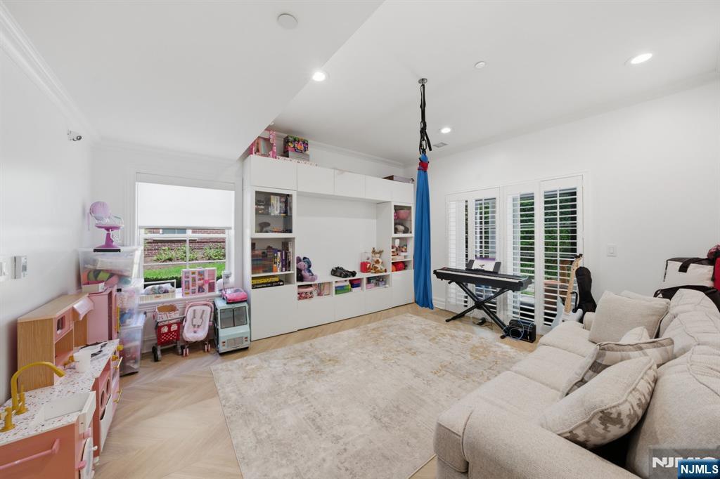 Tenafly, New Jersey, 07670, United States, 4 Bedrooms Bedrooms, ,5 BathroomsBathrooms,Residential,Active,2045606