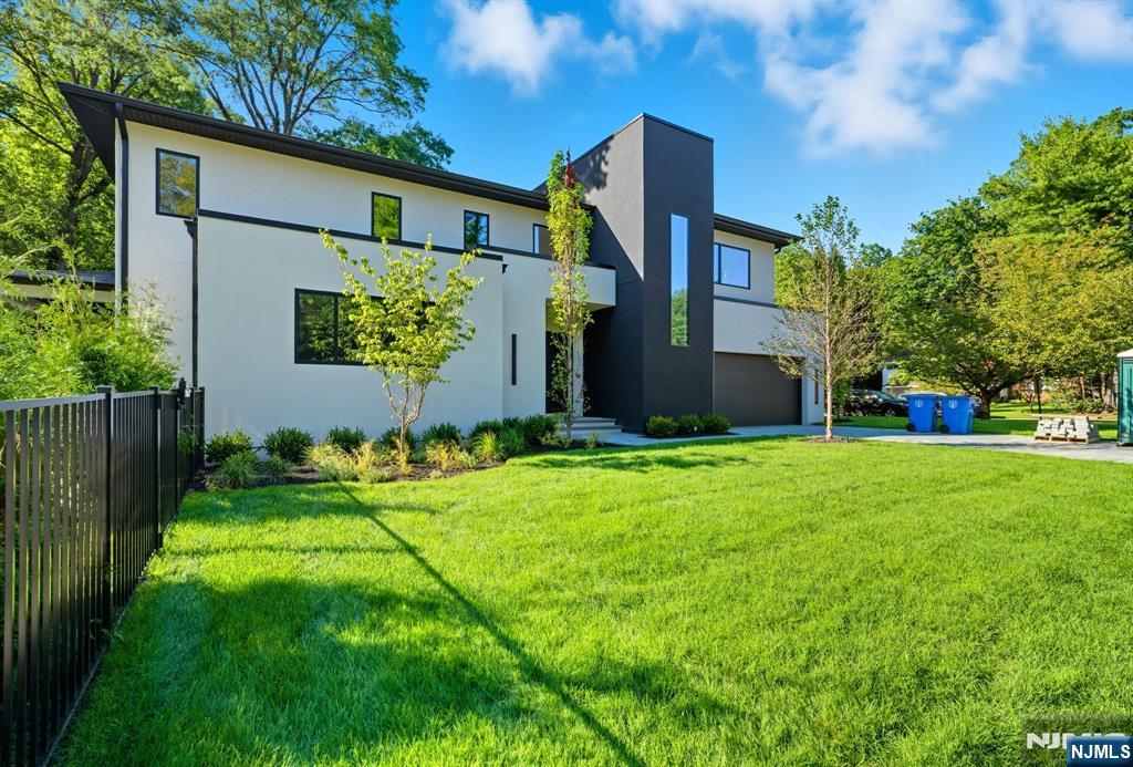 Tenafly, New Jersey, 07670, United States, 6 Bedrooms Bedrooms, ,6 BathroomsBathrooms,Residential,Active,1942348