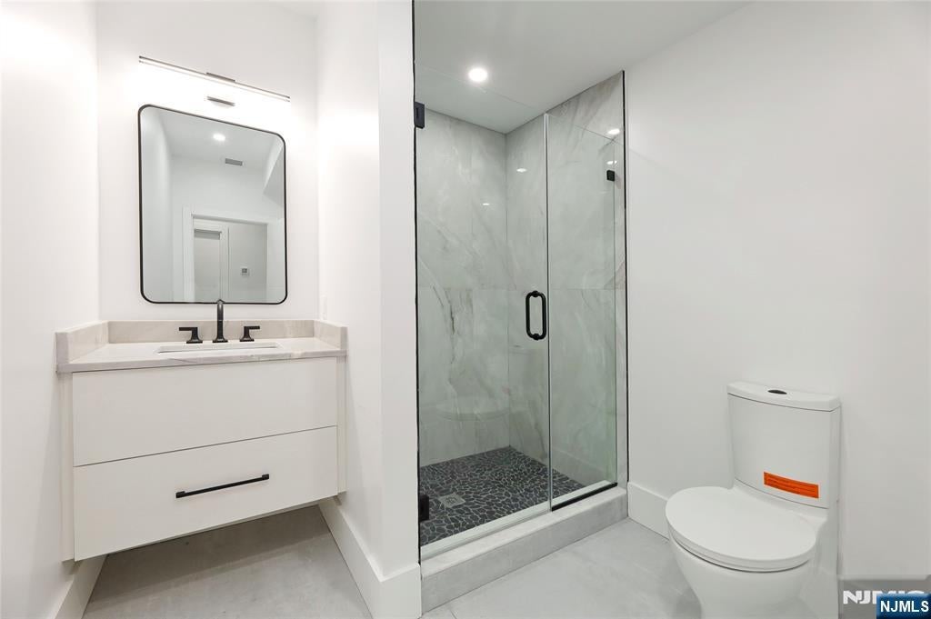 Tenafly, New Jersey, 07670, United States, 6 Bedrooms Bedrooms, ,7 BathroomsBathrooms,Residential,Active,1952304