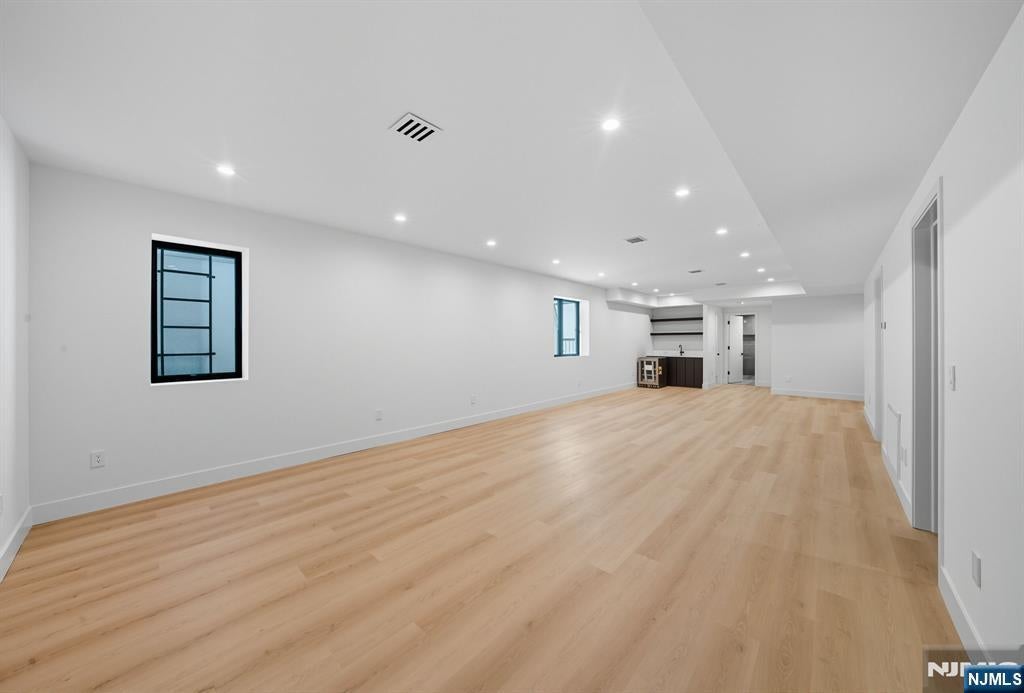 Tenafly, New Jersey, 07670, United States, 6 Bedrooms Bedrooms, ,6 BathroomsBathrooms,Residential,Active,1942348
