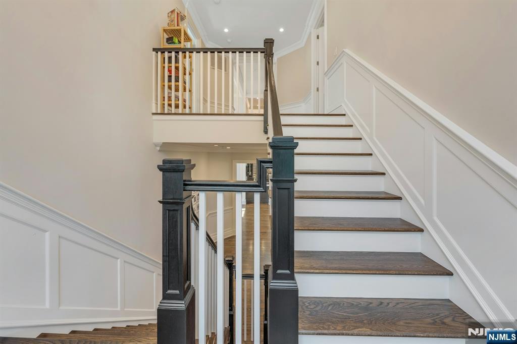 Upper Saddle River, New Jersey, 07458, United States, 5 Bedrooms Bedrooms, ,7 BathroomsBathrooms,Residential,Active,1945224