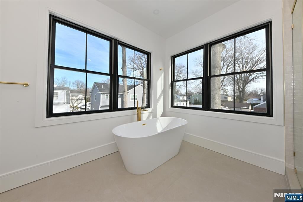River Edge, New Jersey, 07661, United States, 5 Bedrooms Bedrooms, ,6 BathroomsBathrooms,Residential,Active,2014946