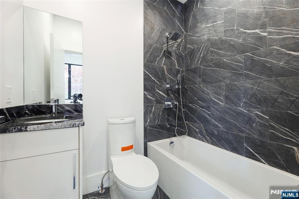 Tenafly, New Jersey, 07670, United States, 6 Bedrooms Bedrooms, ,7 BathroomsBathrooms,Residential,Active,1952304