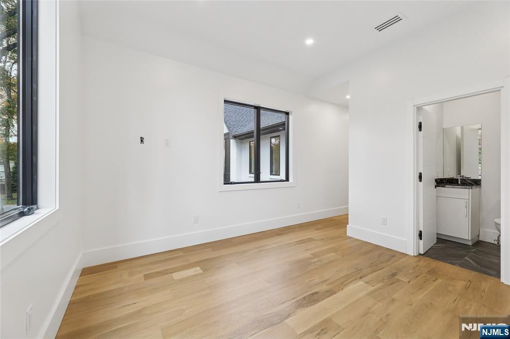 Tenafly, New Jersey, 07670, United States, 6 Bedrooms Bedrooms, ,7 BathroomsBathrooms,Residential,Active,1952304