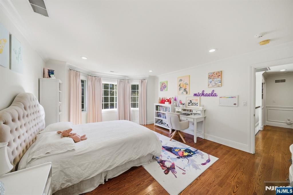 Tenafly, New Jersey, 07670, United States, 5 Bedrooms Bedrooms, ,5 BathroomsBathrooms,Residential,Active,1963283