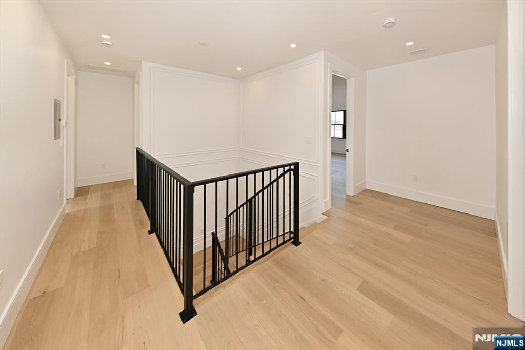 River Edge, New Jersey, 07661, United States, 5 Bedrooms Bedrooms, ,6 BathroomsBathrooms,Residential,Active,2014946