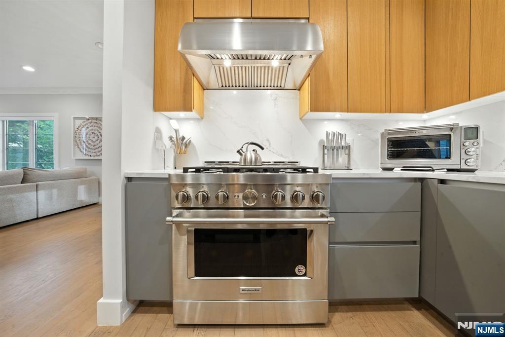 Cresskill, New Jersey, 07626, United States, 5 Bedrooms Bedrooms, ,5 BathroomsBathrooms,Residential,Active,1929433