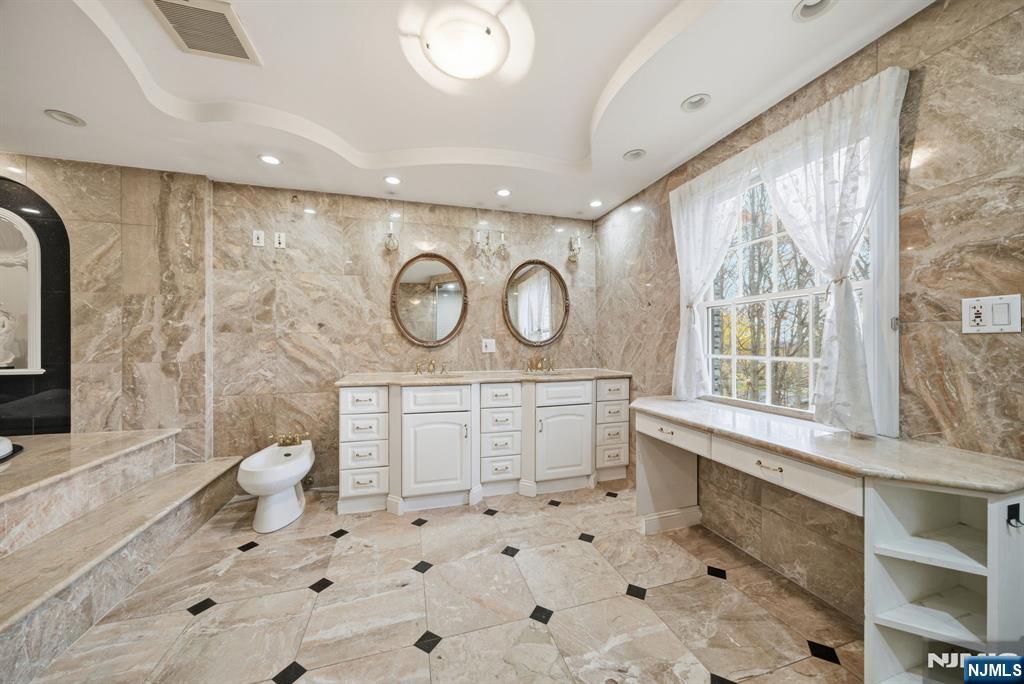 Cresskill, New Jersey, 07626, United States, 5 Bedrooms Bedrooms, ,5 BathroomsBathrooms,Residential,Active,1995264