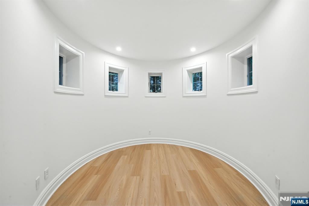 Tenafly, New Jersey, 07670, United States, 6 Bedrooms Bedrooms, ,7 BathroomsBathrooms,Residential,Active,1927680
