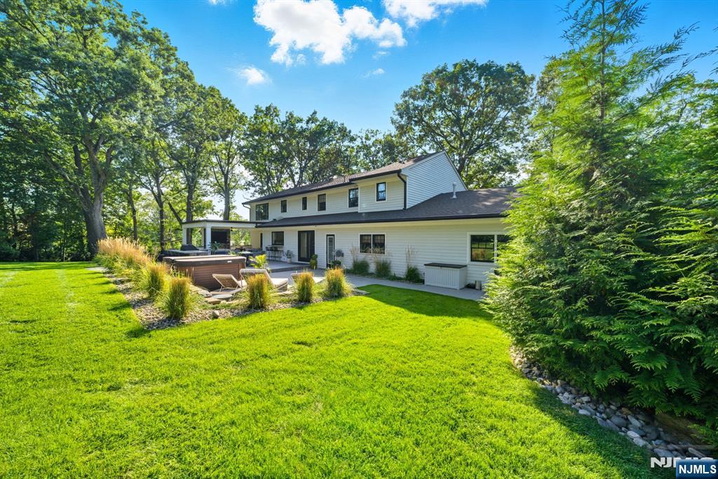 Tenafly, New Jersey, 07670, United States, 5 Bedrooms Bedrooms, ,7 BathroomsBathrooms,Residential,Active,1963399