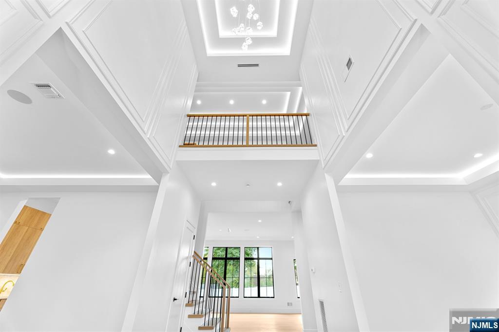 Paramus, New Jersey, 07652, United States, 6 Bedrooms Bedrooms, ,7 BathroomsBathrooms,Residential,Active,1968119