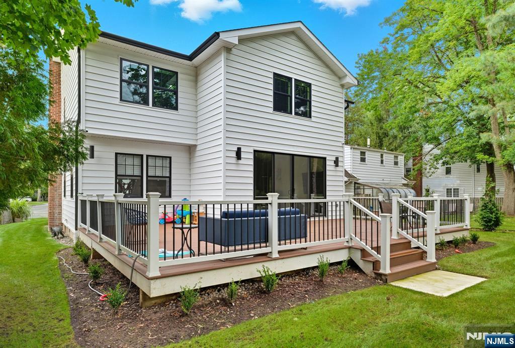 Tenafly, New Jersey, 07670, United States, 5 Bedrooms Bedrooms, ,4 BathroomsBathrooms,Residential,Active,1943831