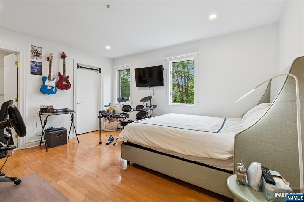 Cresskill, New Jersey, 07626, United States, 8 Bedrooms Bedrooms, ,5 BathroomsBathrooms,Residential,Active,1831840