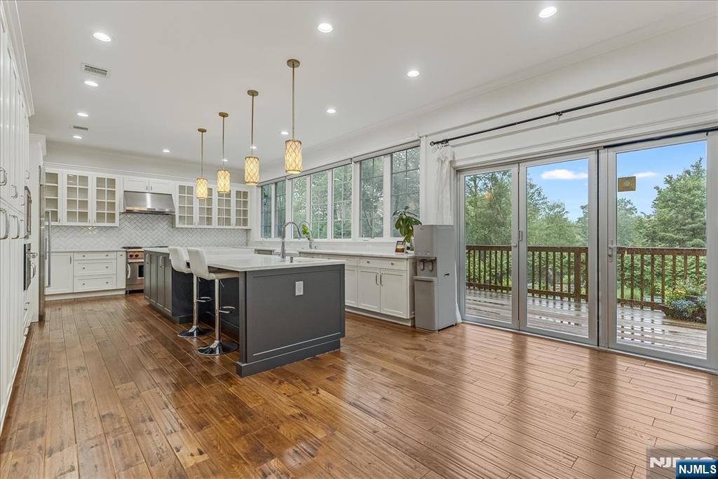 Upper Saddle River, New Jersey, 07458, United States, 4 Bedrooms Bedrooms, ,5 BathroomsBathrooms,Residential,Active,1964462