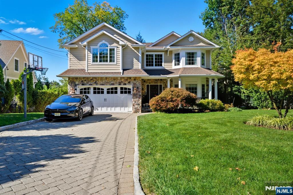 Tenafly, New Jersey, 07670, United States, 5 Bedrooms Bedrooms, ,5 BathroomsBathrooms,Residential,Active,1963283