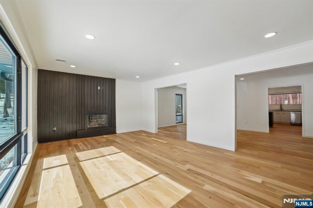 Par-Troy Hills Twp., New Jersey, 07054, United States, 4 Bedrooms Bedrooms, ,4 BathroomsBathrooms,Residential,Active,2021621