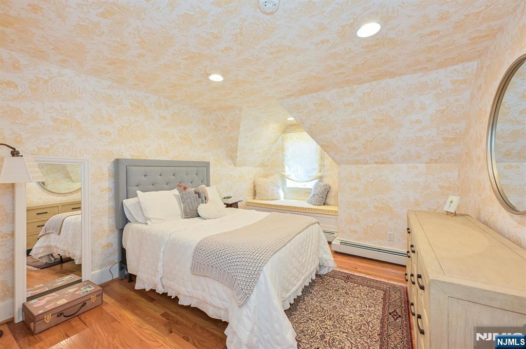 Glen Rock, New Jersey, 07452, United States, 5 Bedrooms Bedrooms, ,6 BathroomsBathrooms,Residential,Active,2042645