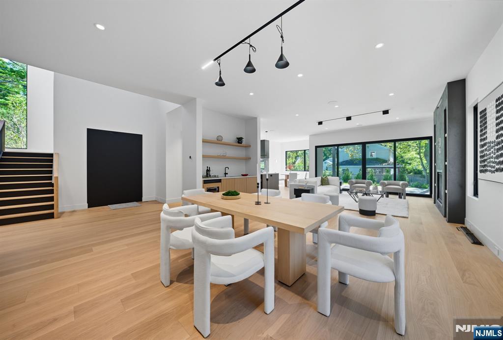 Tenafly, New Jersey, 07670, United States, 6 Bedrooms Bedrooms, ,6 BathroomsBathrooms,Residential,Active,1942348
