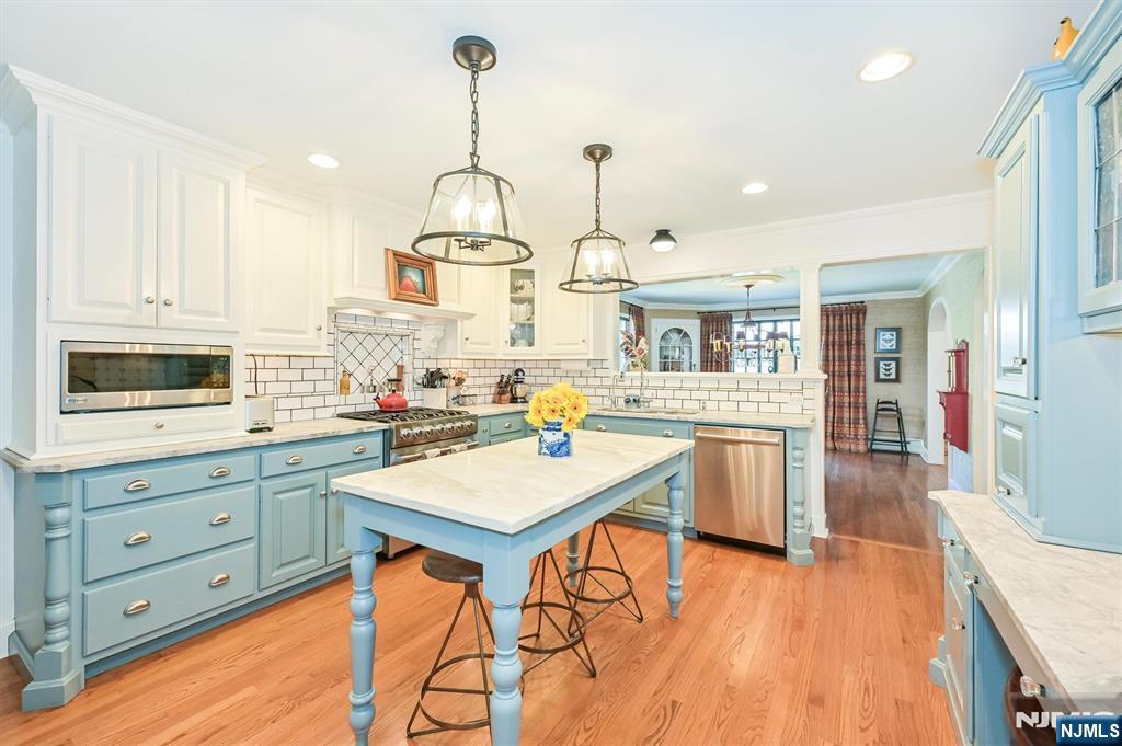 Glen Rock, New Jersey, 07452, United States, 5 Bedrooms Bedrooms, ,6 BathroomsBathrooms,Residential,Active,2042645