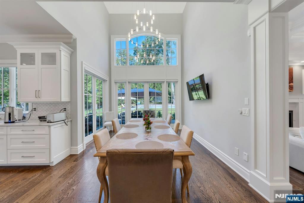 Upper Saddle River, New Jersey, 07458, United States, 5 Bedrooms Bedrooms, ,7 BathroomsBathrooms,Residential,Active,1945224