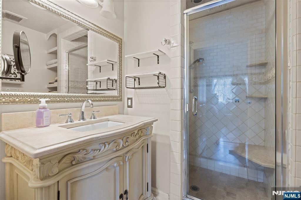 Oakland, New Jersey, 07436, United States, 5 Bedrooms Bedrooms, ,7 BathroomsBathrooms,Residential,Active,2007996