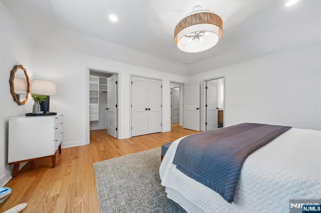 Millburn, New Jersey, 07078, United States, 5 Bedrooms Bedrooms, ,4 BathroomsBathrooms,Residential,Active,2044164