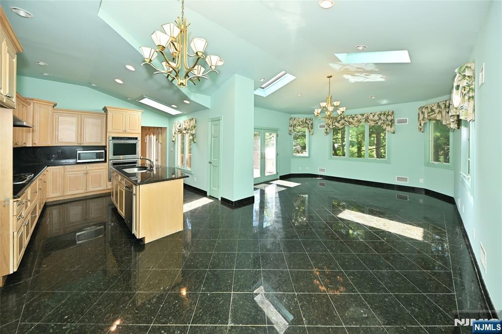 Englewood Cliffs, New Jersey, 07632, United States, 5 Bedrooms Bedrooms, ,4 BathroomsBathrooms,Residential,Active,1929465