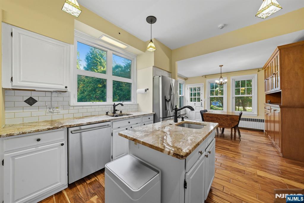 Tenafly, New Jersey, 07670, United States, 6 Bedrooms Bedrooms, ,4 BathroomsBathrooms,Residential,Active,1945075