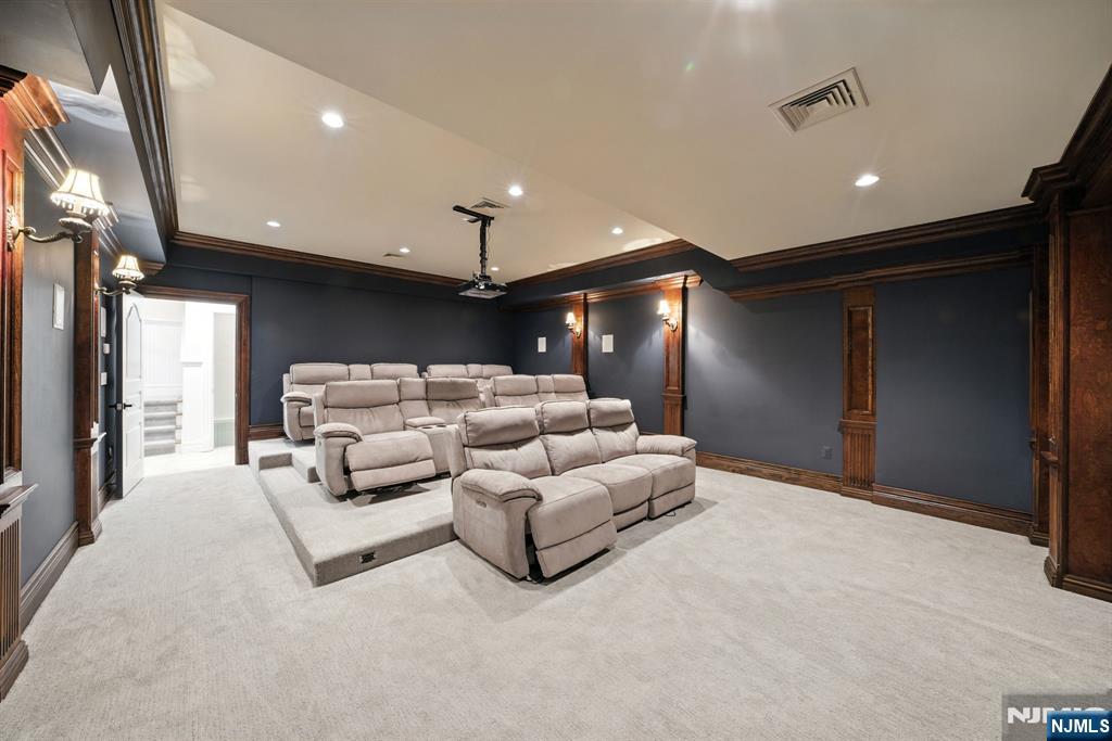 Tenafly, New Jersey, 07670, United States, 7 Bedrooms Bedrooms, ,9 BathroomsBathrooms,Residential,Active,1919077