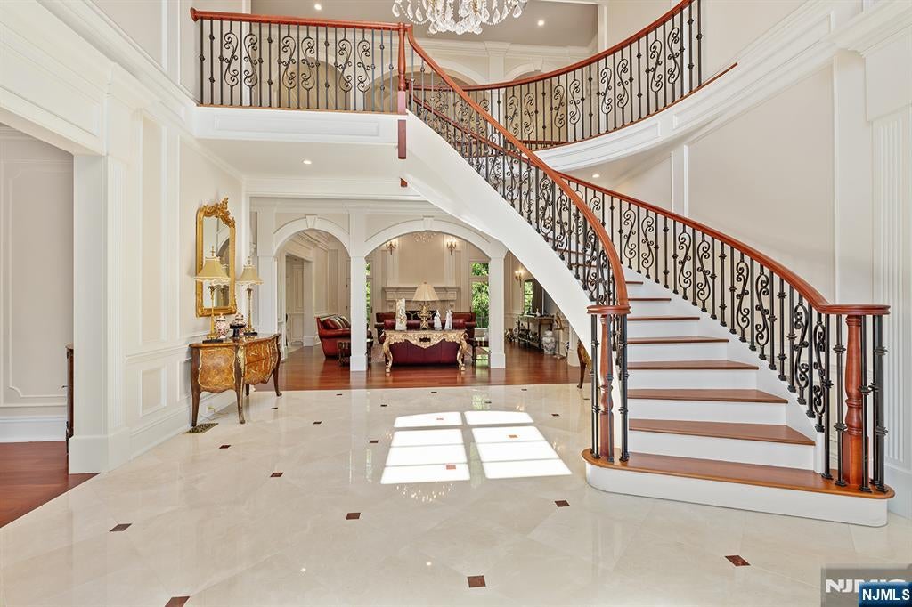 Upper Saddle River, New Jersey, 07458, United States, 6 Bedrooms Bedrooms, ,7 BathroomsBathrooms,Residential,Active,2045761