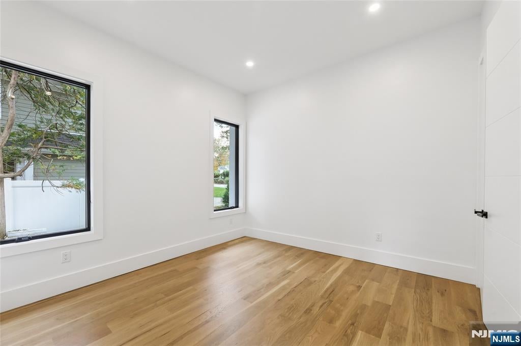 Tenafly, New Jersey, 07670, United States, 6 Bedrooms Bedrooms, ,7 BathroomsBathrooms,Residential,Active,1952304