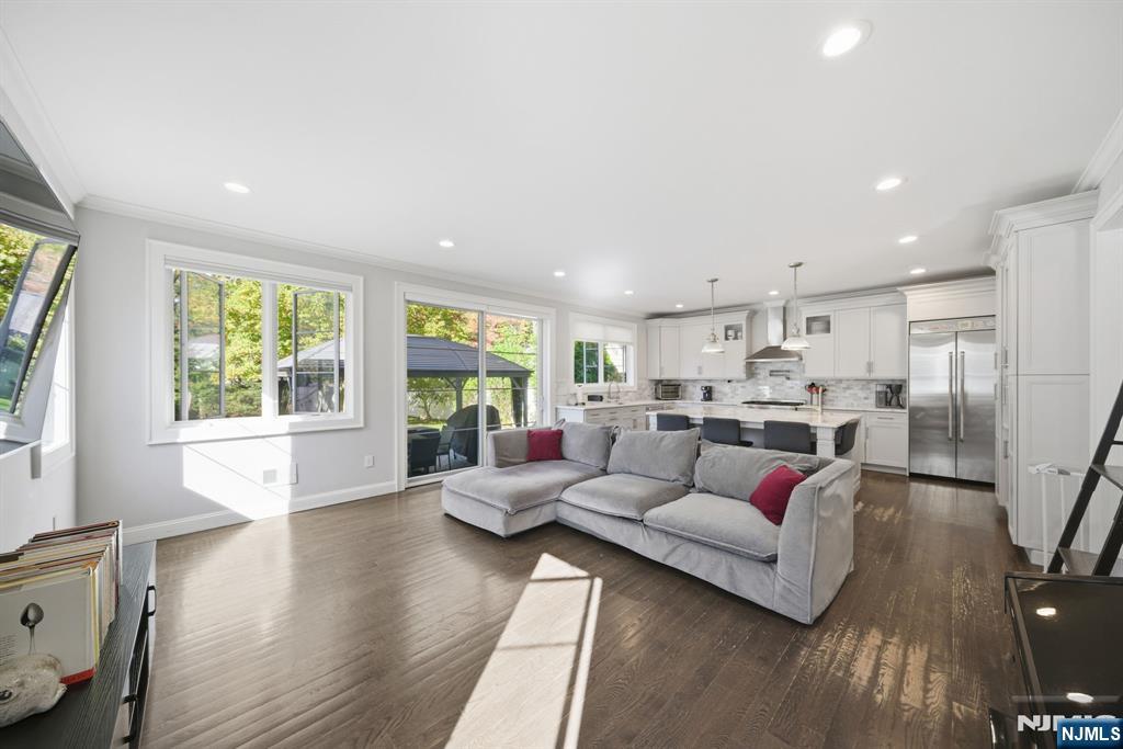 Tenafly, New Jersey, 07670, United States, 5 Bedrooms Bedrooms, ,5 BathroomsBathrooms,Residential,Active,1970990