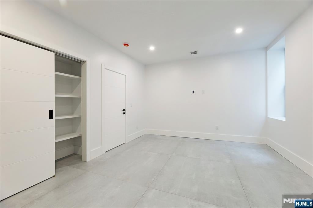 Tenafly, New Jersey, 07670, United States, 6 Bedrooms Bedrooms, ,7 BathroomsBathrooms,Residential,Active,1952304