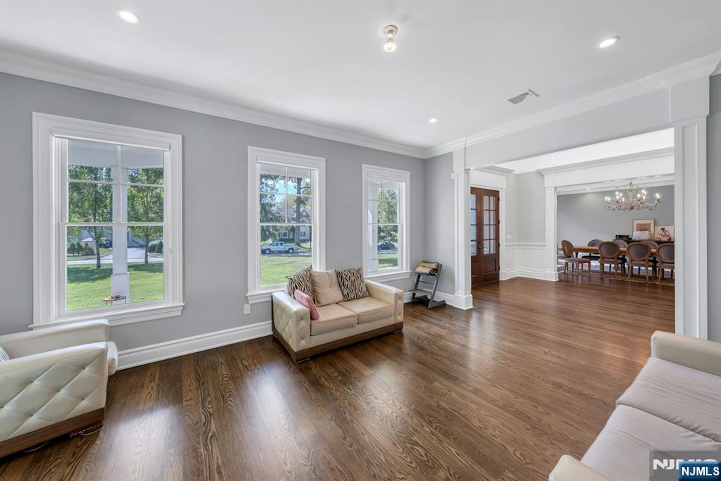 Upper Saddle River, New Jersey, 07458, United States, 5 Bedrooms Bedrooms, ,7 BathroomsBathrooms,Residential,Active,1945224