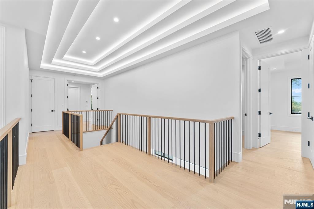 Paramus, New Jersey, 07652, United States, 6 Bedrooms Bedrooms, ,7 BathroomsBathrooms,Residential,Active,1968119