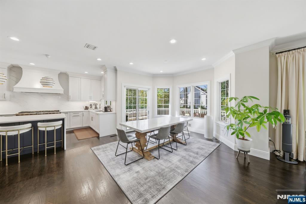 Tenafly, New Jersey, 07670, United States, 5 Bedrooms Bedrooms, ,5 BathroomsBathrooms,Residential,Active,1963283